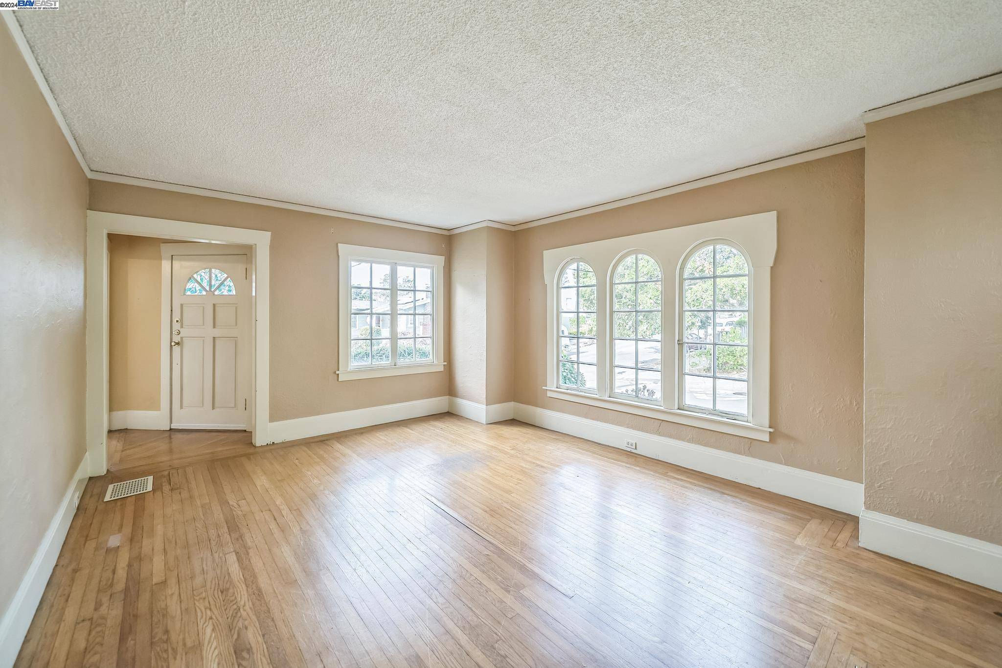 Oakland, CA 94602,3900 Laurel Ave