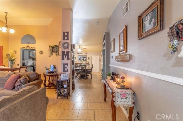 Adelanto, CA 92301,11039 Villa ST