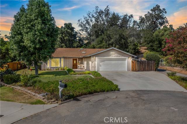 Fallbrook, CA 92028,905 Dolstra LN