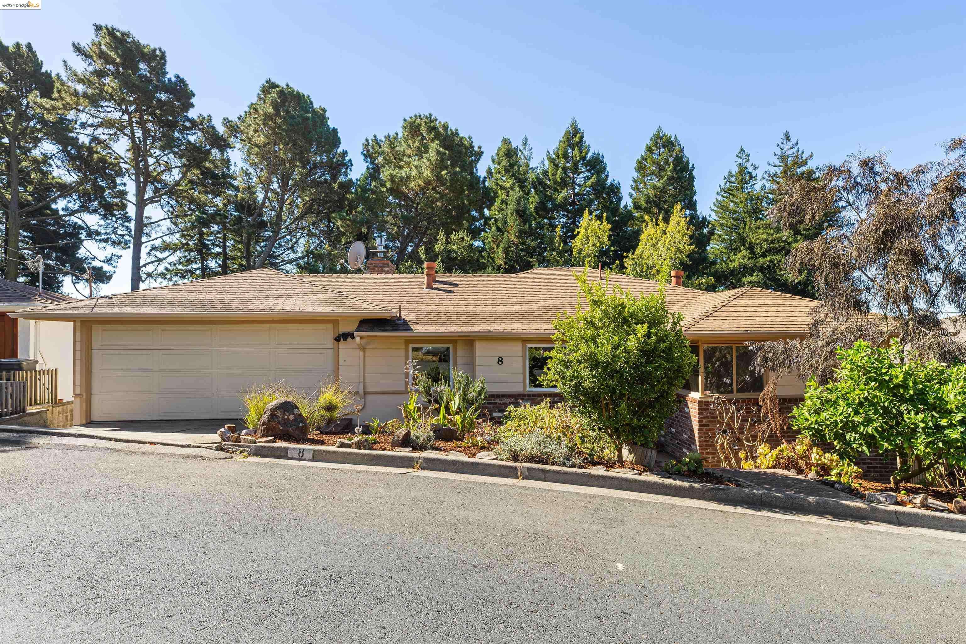 Kensington, CA 94707,8 Kerr Ave