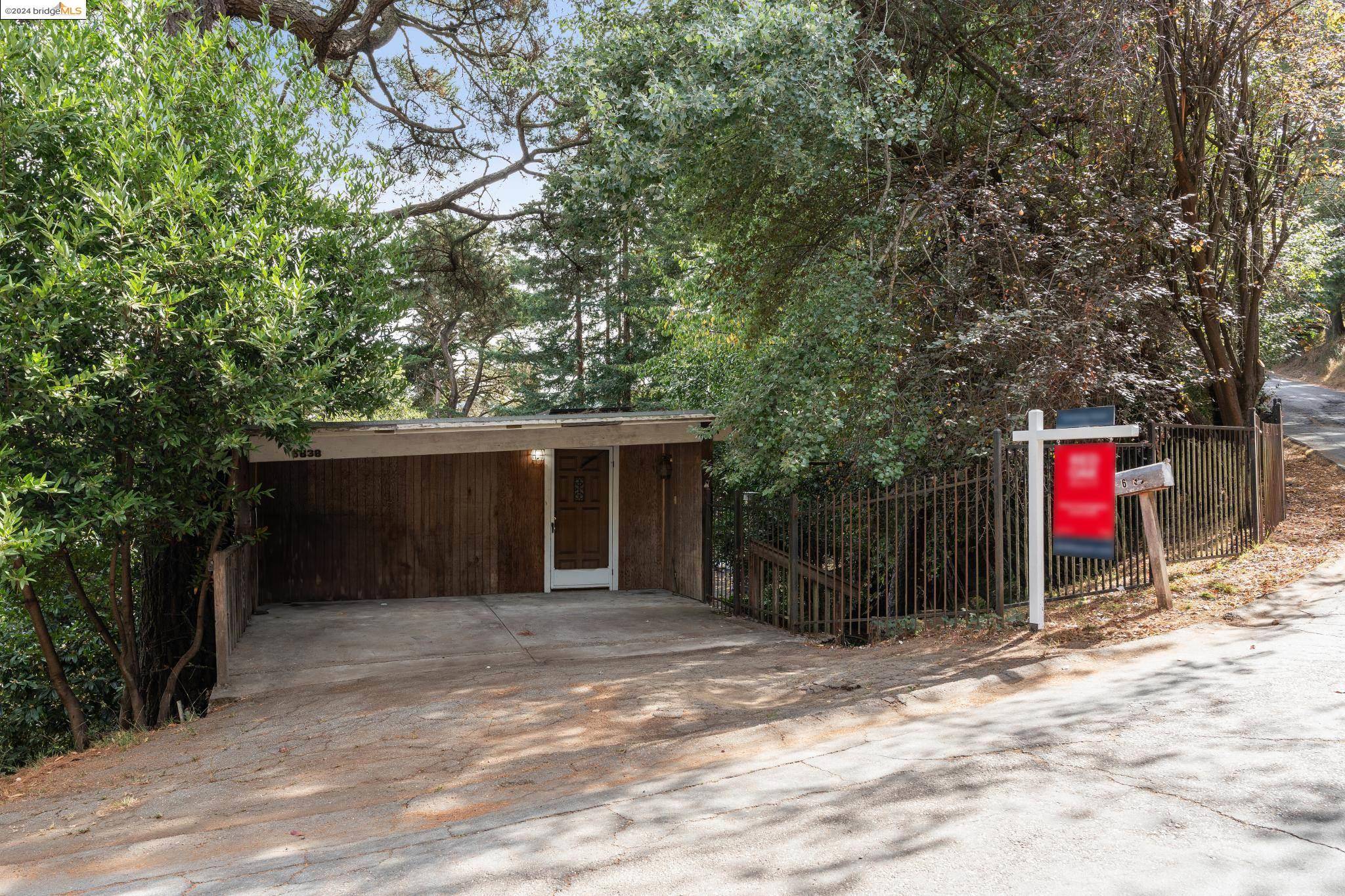 Oakland, CA 94611,6838 Saroni Dr