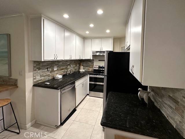 Redondo Beach, CA 90277,1108 Camino Real 409