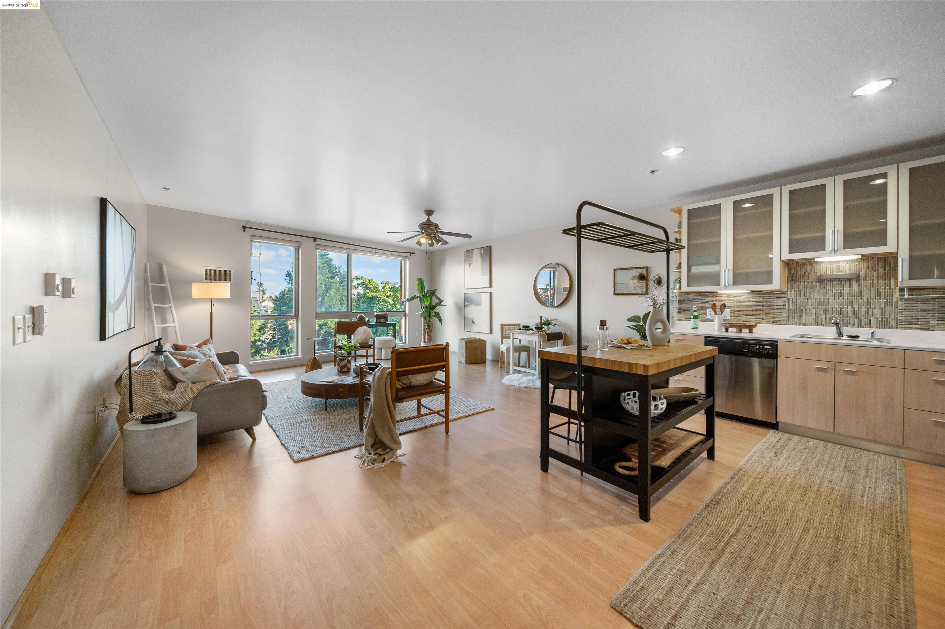 Oakland, CA 94607-1469,1201 Pine St 363