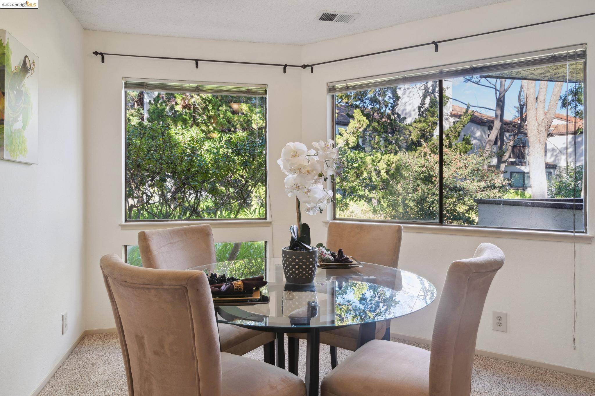 Hayward, CA 94546,21100 Gary Dr 102