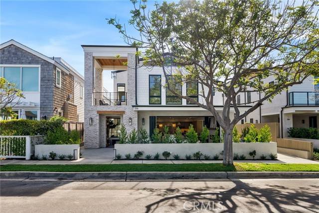 Corona Del Mar, CA 92625,516 Acacia