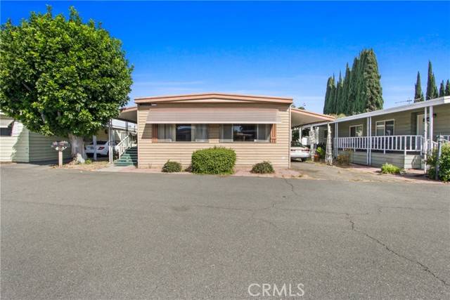 Tustin, CA 92780,30 Via Media