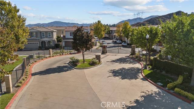 Newhall, CA 91350,26008 Lindale PL