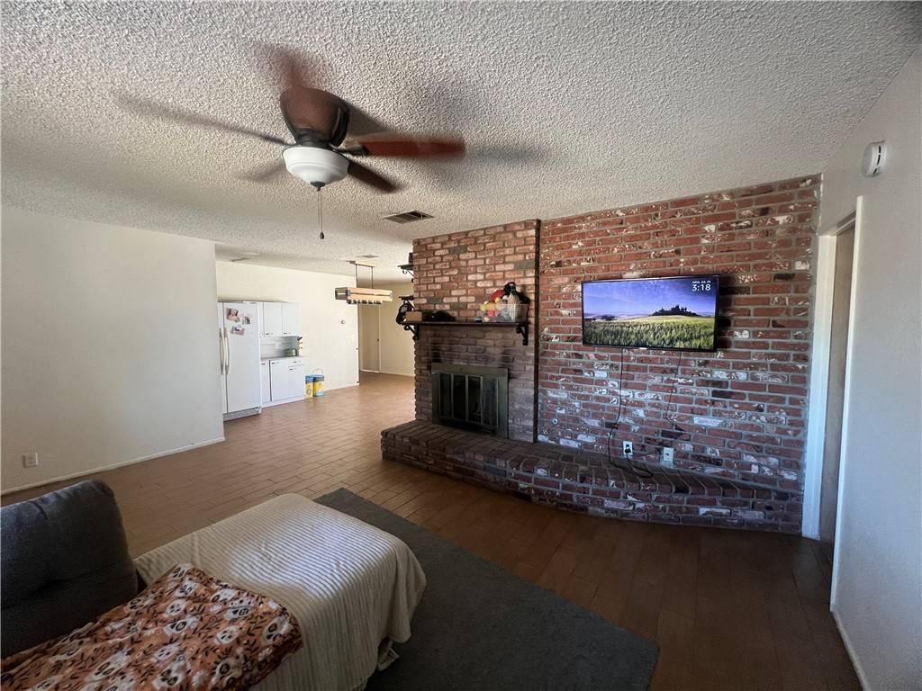 Barstow, CA 92311,940 Cactus CT