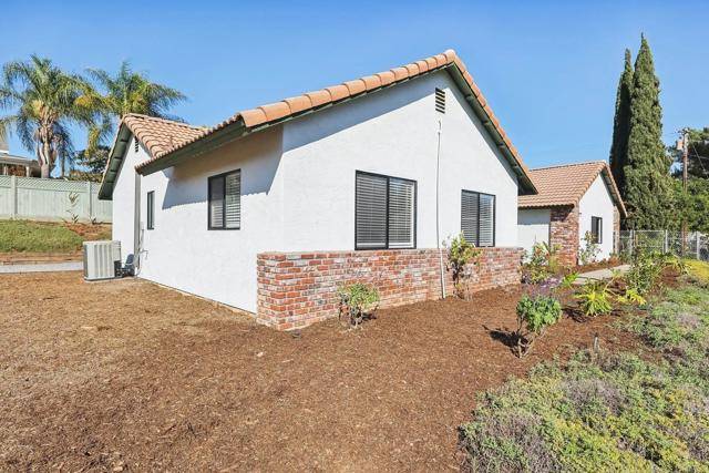 Fallbrook, CA 92028,1340 Via Feliz