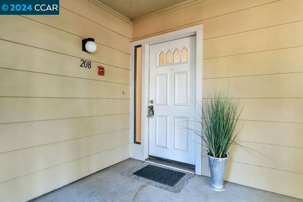 Martinez, CA 94553-4154,208 Farm LN