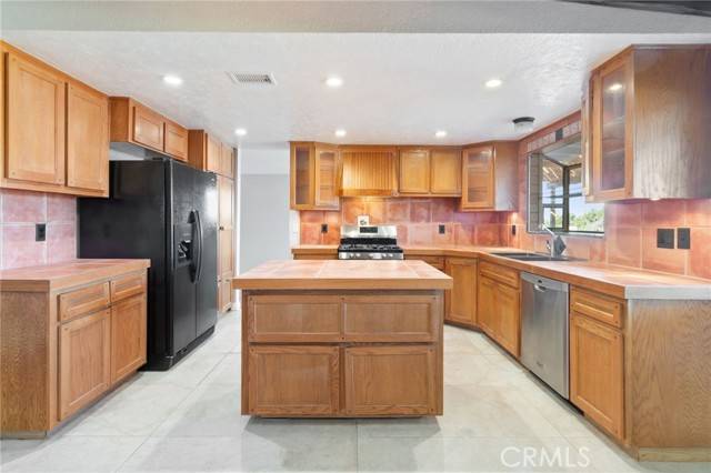 Corona, CA 92882,2107 Pine Crest DR