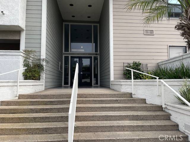 Newport Beach, CA 92663,220 Nice LN 207