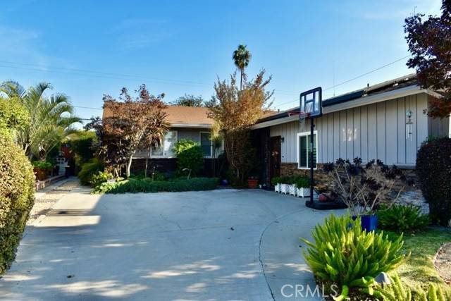 Downey, CA 90241,10330 Pomering RD