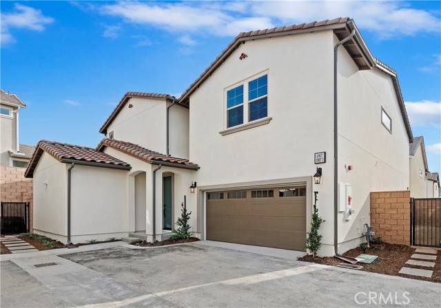 Fontana, CA 92336,6967 Mallow DR 3