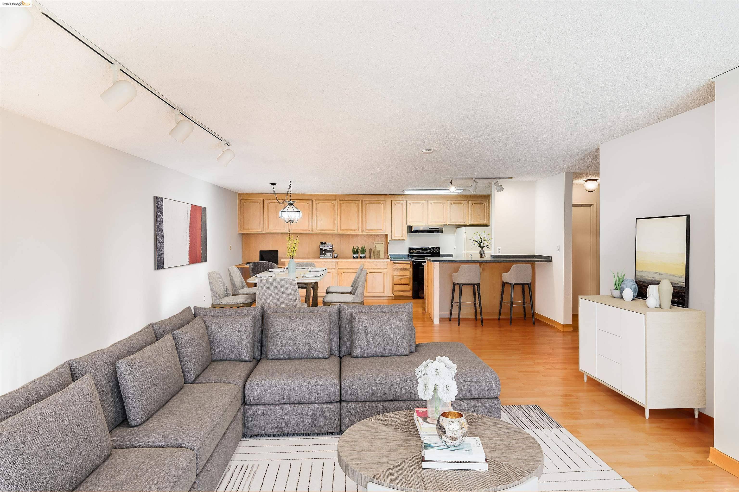 Alameda, CA 94501,960 Shorepoint Ct 320