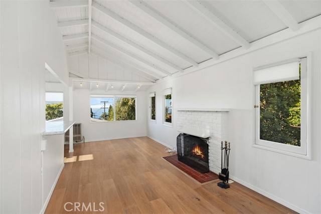 Laguna Beach, CA 92651,31834 Hedge LN