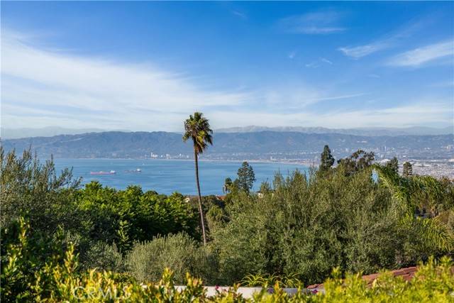 Palos Verdes Estates, CA 90274,2105 Via Visalia