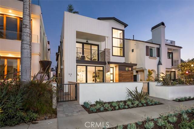 Corona Del Mar, CA 92625,512 Marguerite AVE