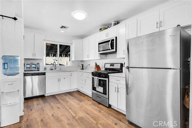 Canoga Park, CA 91303,22137 Gault ST