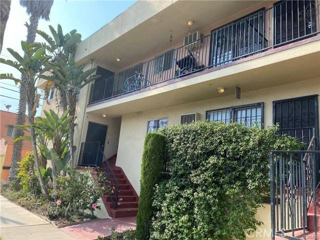 Los Angeles, CA 90019,5871 Pickford ST