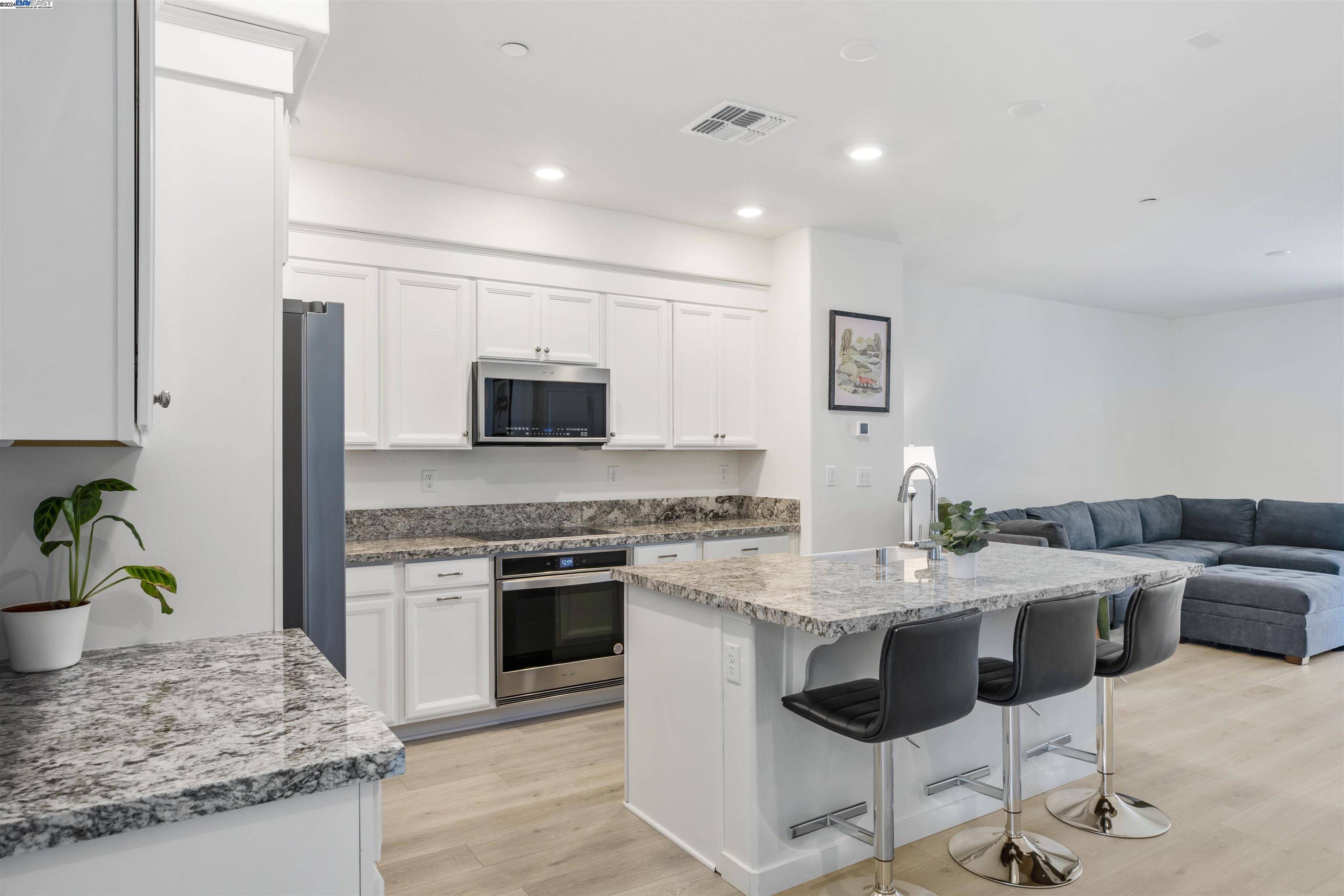 Sacramento, CA 95833,3062 Beaded Mist WALK