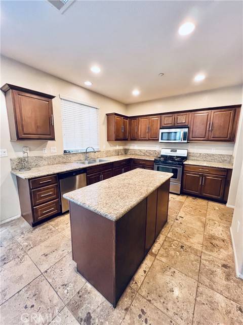 Fontana, CA 92336,18284 Laguna PL