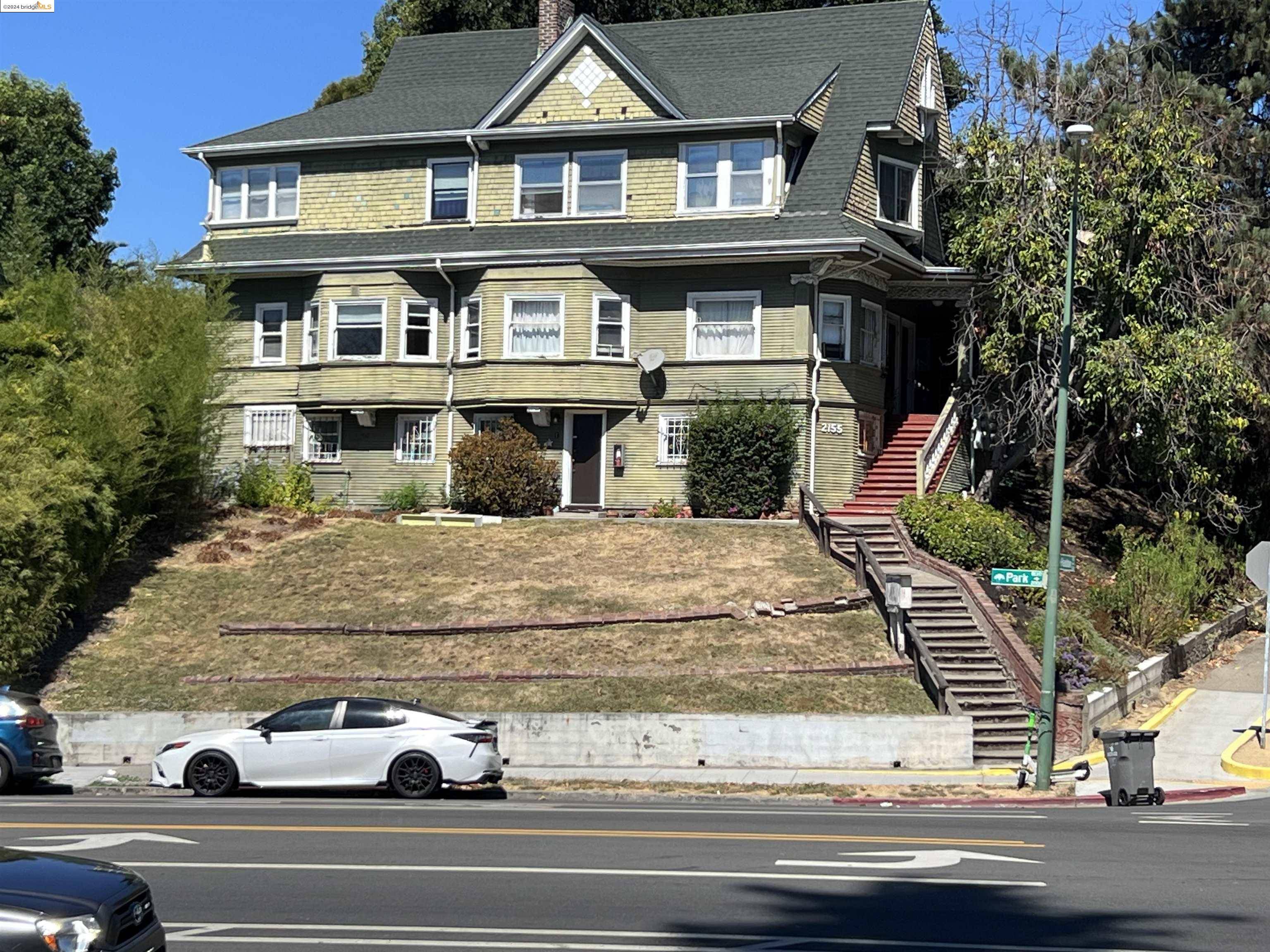 Oakland, CA 94606,2155 Park Blvd