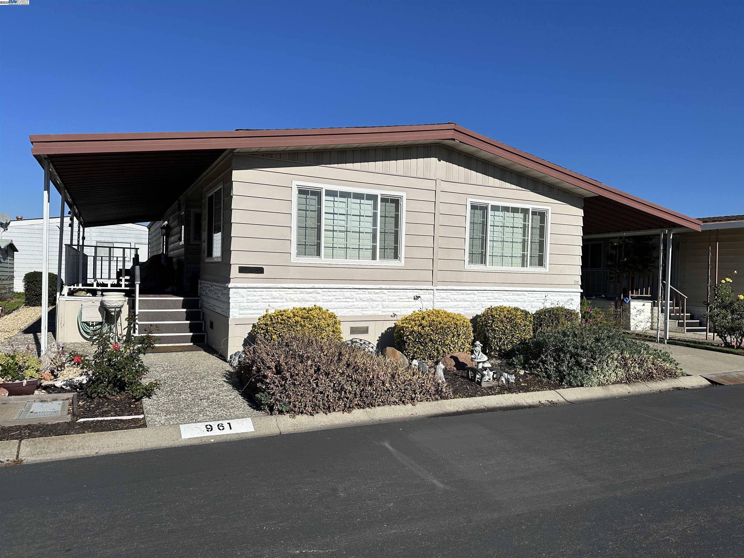Hayward, CA 94544,961 New England Village Dr.