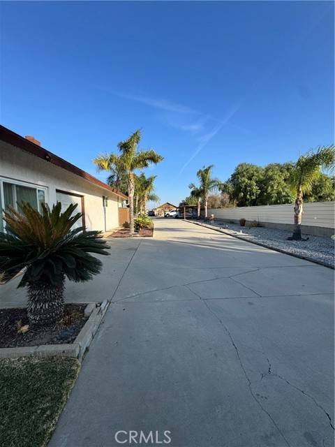 Fontana, CA 92337,10881 Oleander AVE