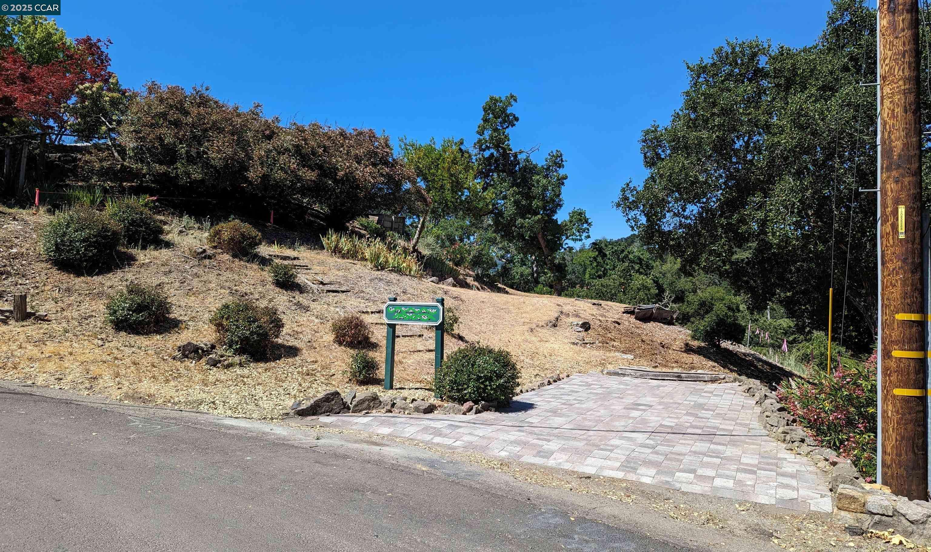 Orinda, CA 94563,13 St James Ct