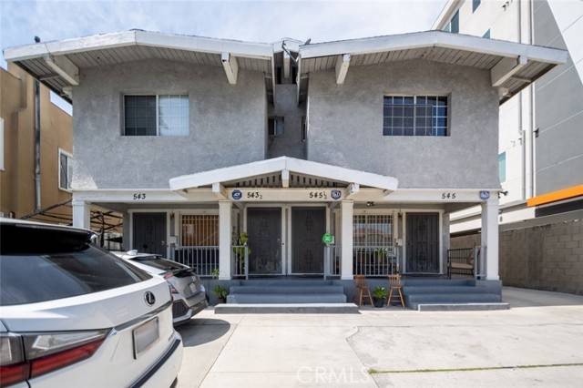 Los Angeles, CA 90004,543 N Heliotrope DR