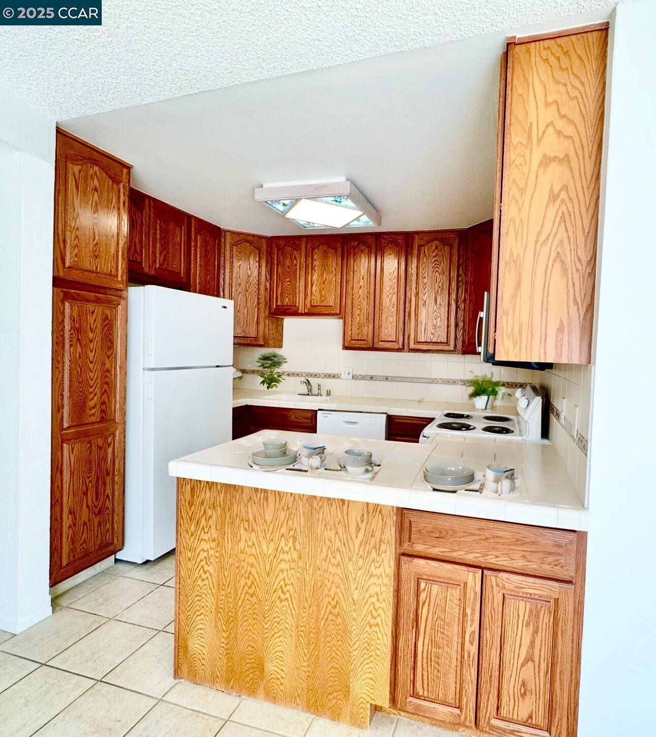 Oakland, CA 94602,5025 Woodminster Ln 202