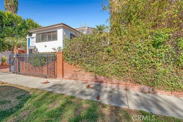 Toluca Lake, CA 91602,10351 Whipple ST