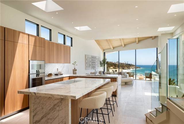 Laguna Beach, CA 92651,31899 Circle DR
