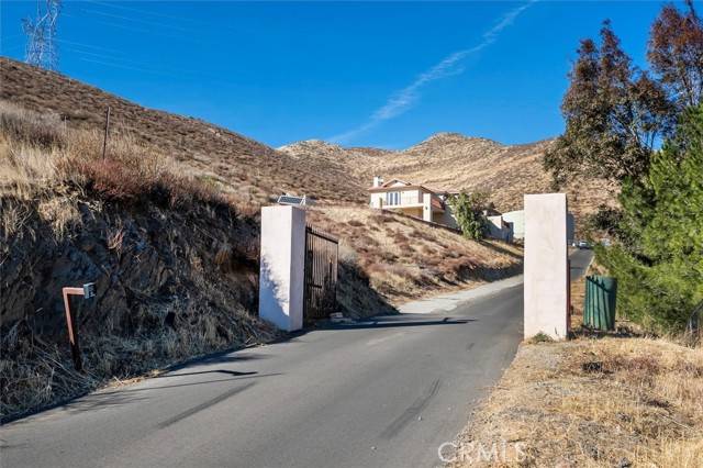 Agua Dulce, CA 91390,9455 Hierba RD