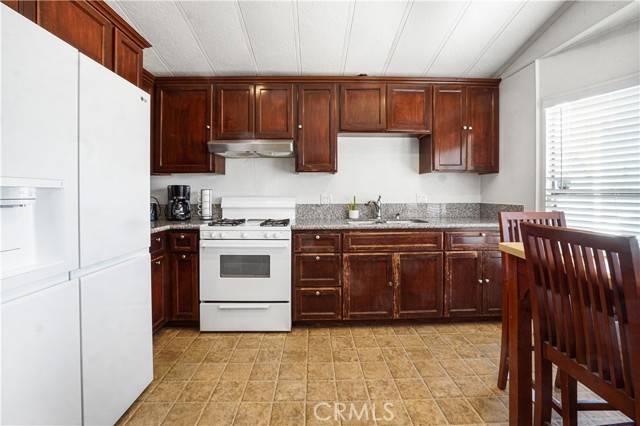 Adelanto, CA 92301,19040 Dennis ST