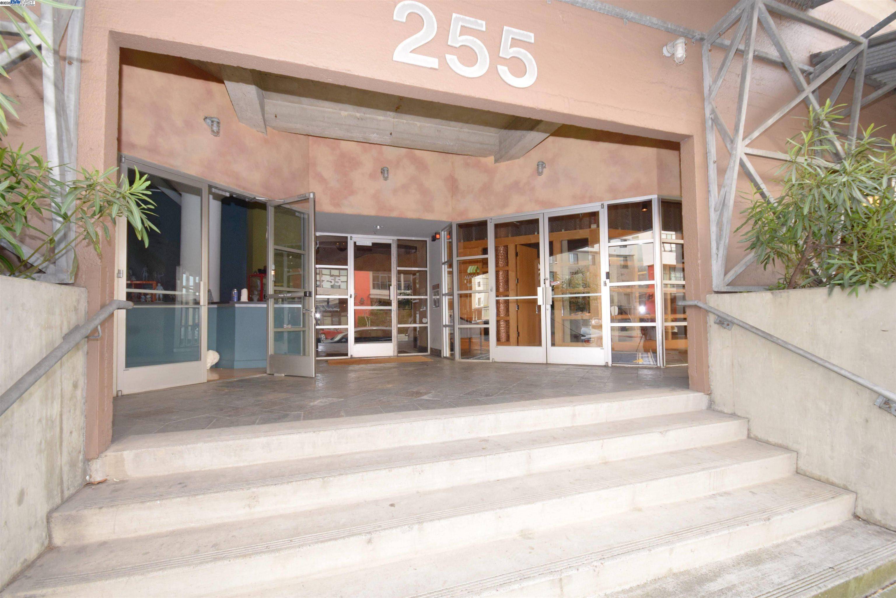 Oakland, CA 94607,255 3Rd St 202