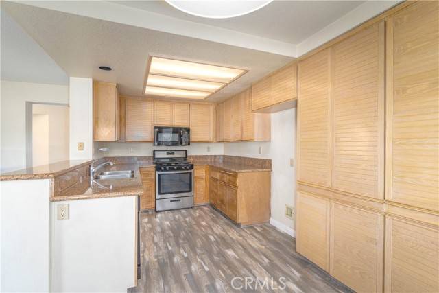 Calabasas, CA 91302,24687 Calle Largo
