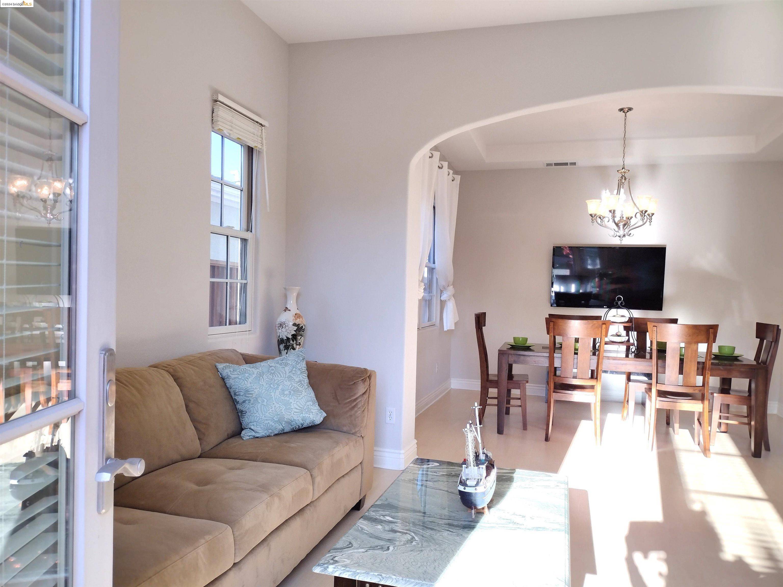 Alameda, CA 94501,2211 Coral Sea St