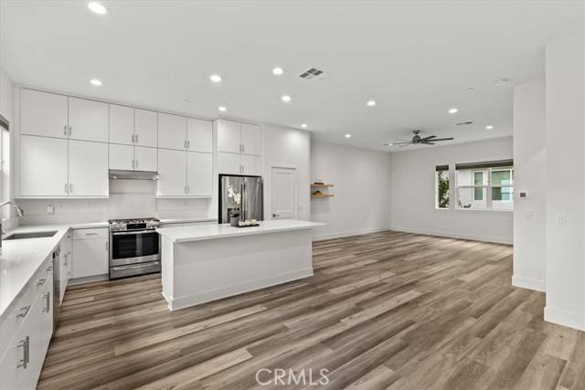 Anaheim, CA 92805,969 E Mason LN 102