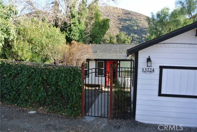 Agua Dulce, CA 91390,13224 Chrisco ST