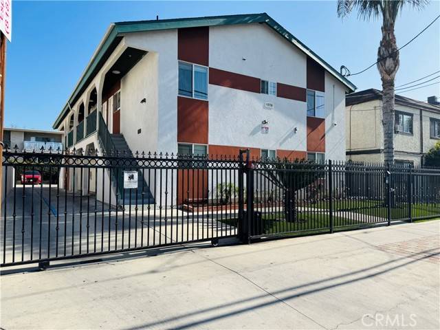 Canoga Park, CA 91303,7228 Independence AVE