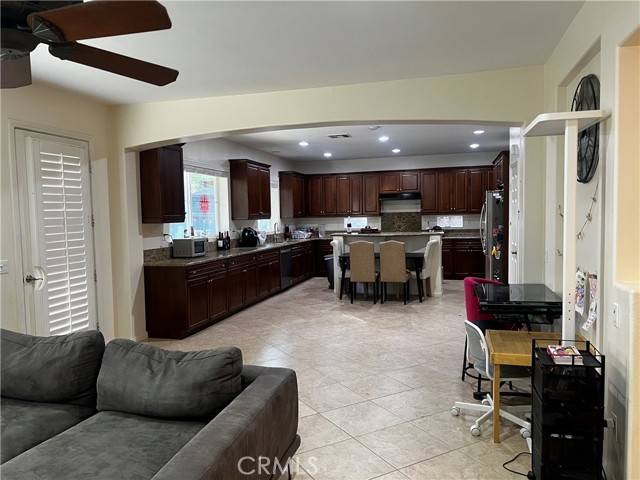 Corona, CA 92883,25207 Forest ST