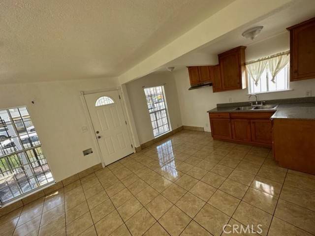 Los Angeles, CA 90044,9320 S Normandie AVE