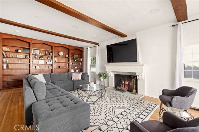 Los Angeles, CA 90048,6136 Barrows DR