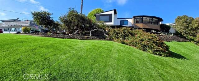 Newport Beach, CA 92663,300 Holmwood DR