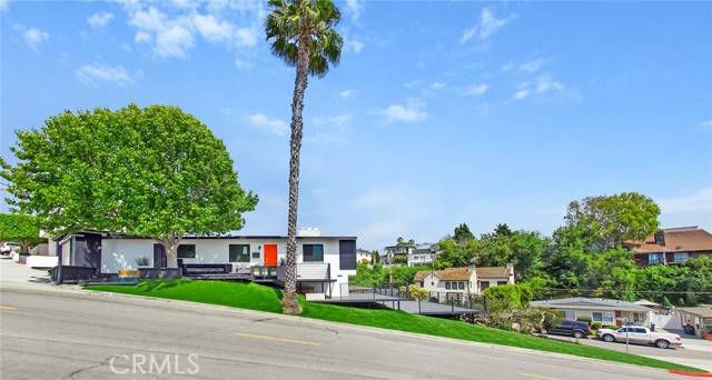 Newport Beach, CA 92663,300 Holmwood DR