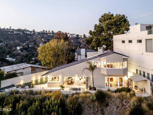 Los Angeles, CA 90046,8326 Grand View DR