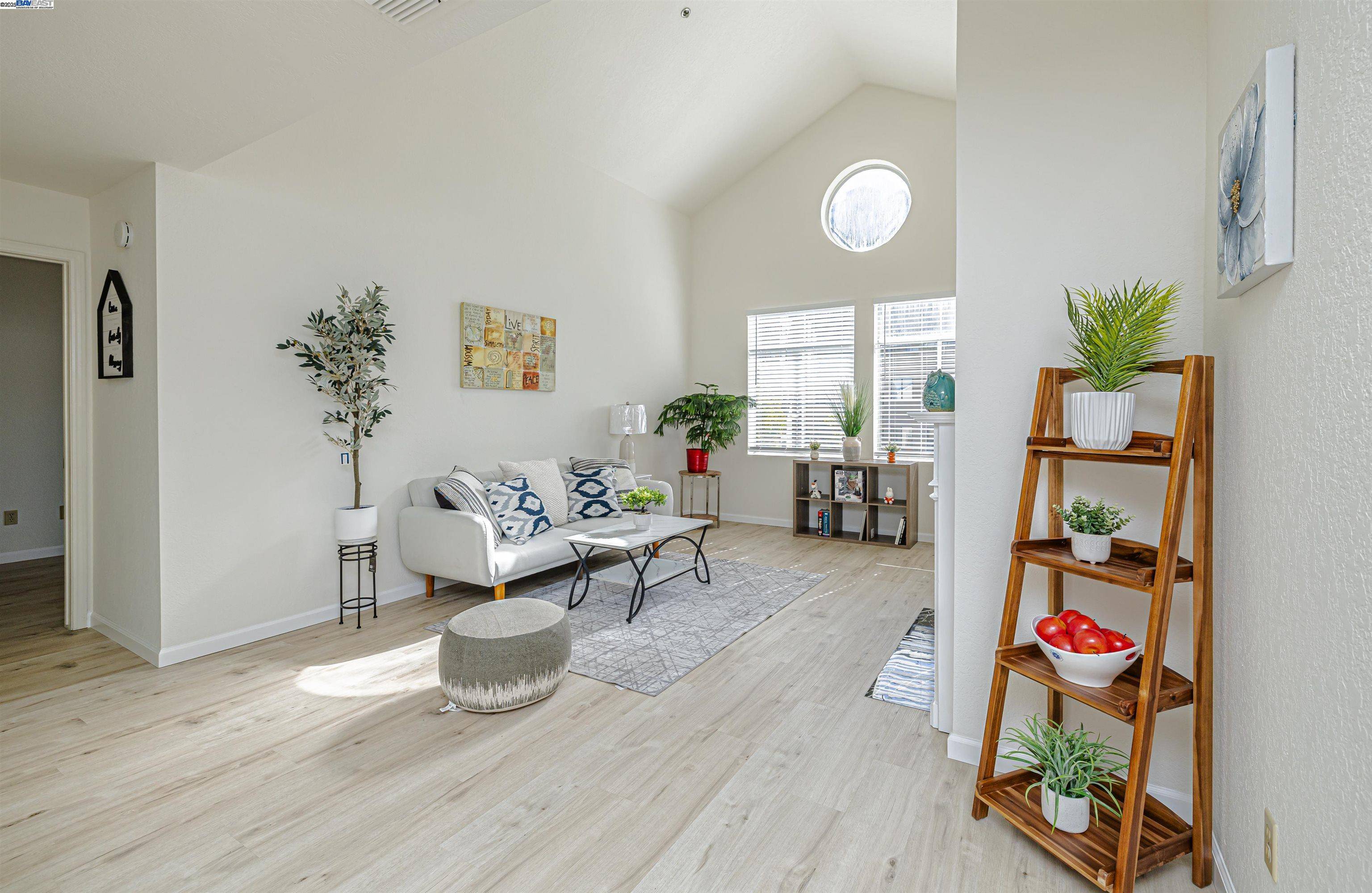 Albany, CA 94706,535 Pierce Street 2310