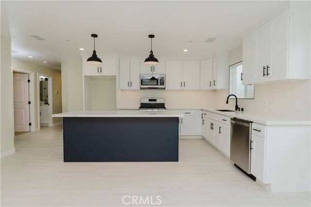 Victorville, CA 92392,11842 Far Hills LN